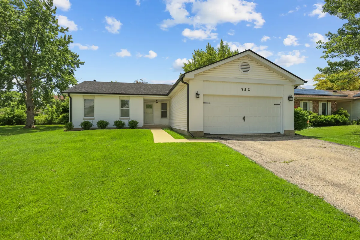 752 N Brookdale DR, Schaumburg, IL 60194