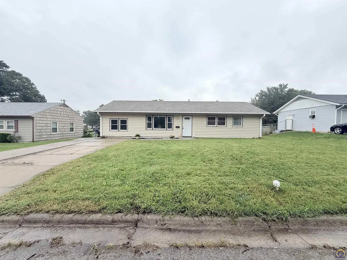 925 S Garfield St, Junction City, KS 66441