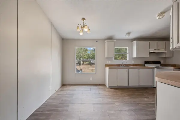 162 Jeffrey DR, Cedar Creek, TX 78612