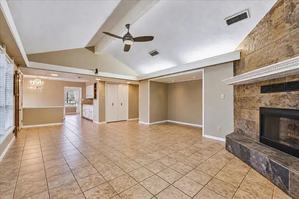 111 Post Oak DR, Elgin, TX 78621