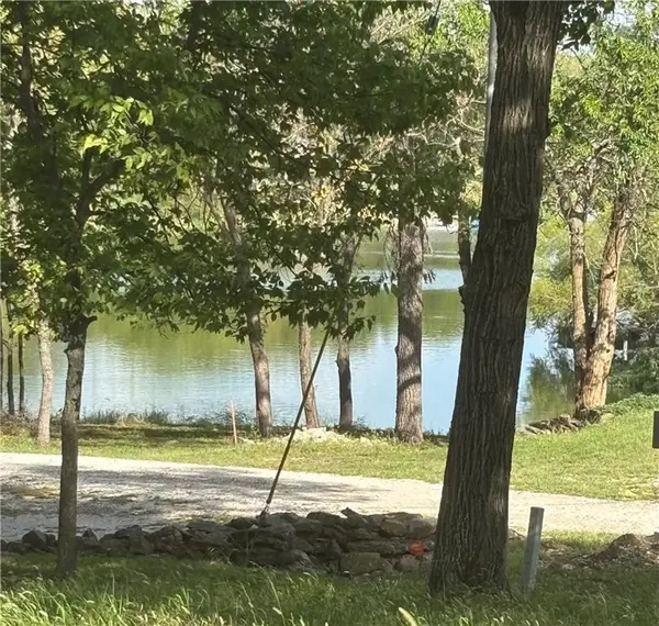 45 & 49 Locust LN, Linn Valley, KS 66040