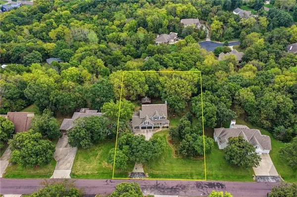 16516 149th CT, Bonner Springs, KS 66012