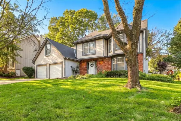 8408 Acuff LN, Lenexa, KS 66086