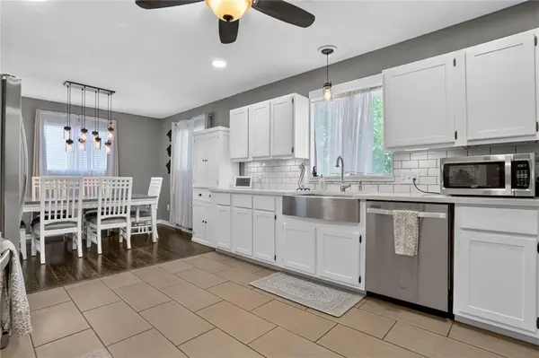 305 NW 60th TER, Kansas City, MO 64118
