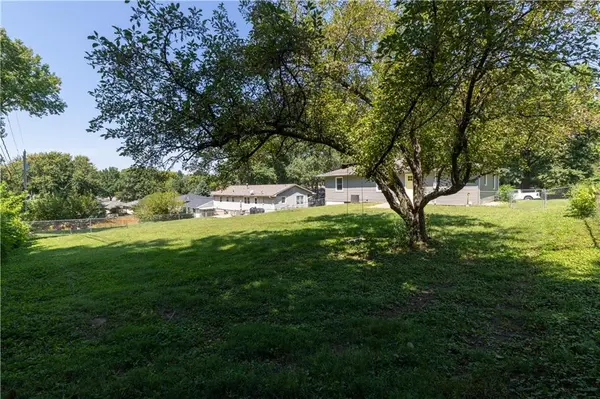 3426 Auburn DR, St Joseph, MO 64506
