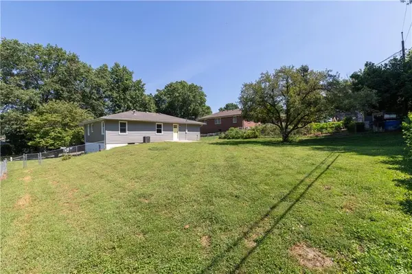 3426 Auburn DR, St Joseph, MO 64506