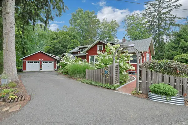 4 Carlann LN, Valley Cottage, NY 10989