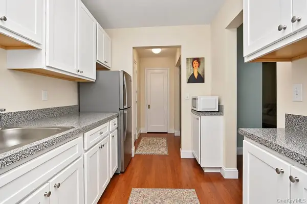12 Field End LN #2L, Eastchester, NY 10709
