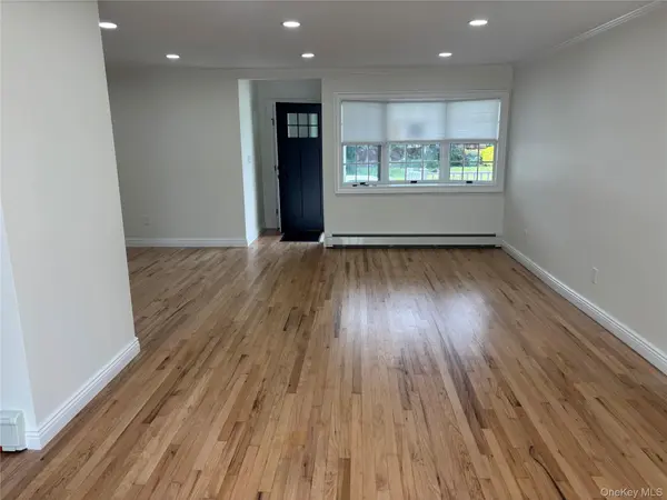 134 Veronica LN, North Babylon, NY 11703