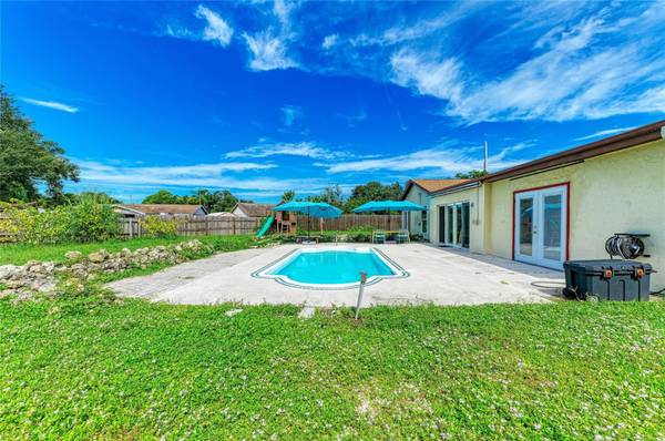 2219 LOCKWOOD MEADOWS CIR, Sarasota, FL 34234