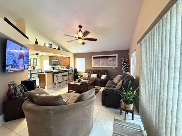 4858 KINGSTON CIR, Kissimmee, FL 34746