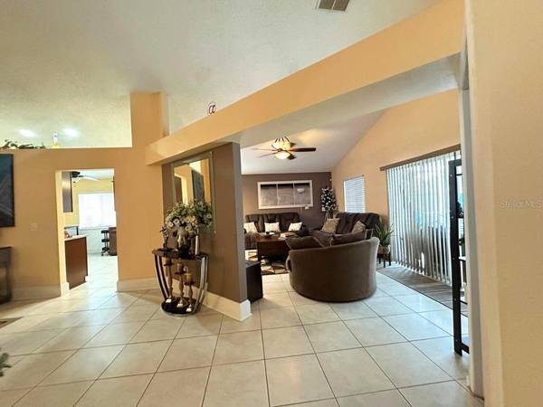 4858 KINGSTON CIR, Kissimmee, FL 34746
