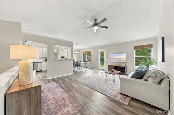6 S Perry CIR, O'fallon, MO 63366