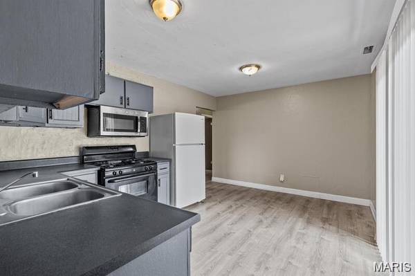 1395 Bluebird DR, Florissant, MO 63031