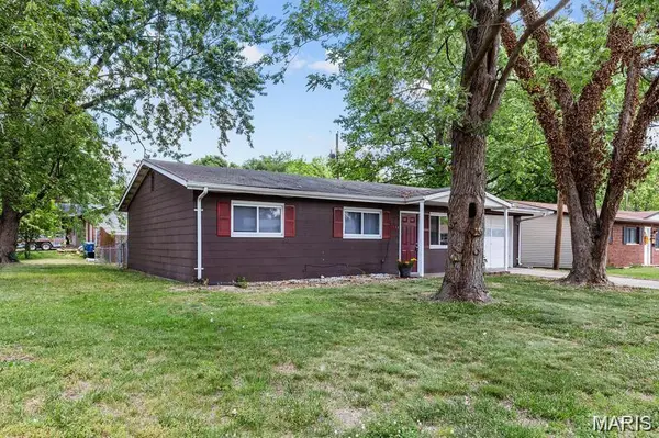 1395 Bluebird DR, Florissant, MO 63031