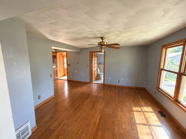 1915 Deerpass RD, Marengo, IL 60152
