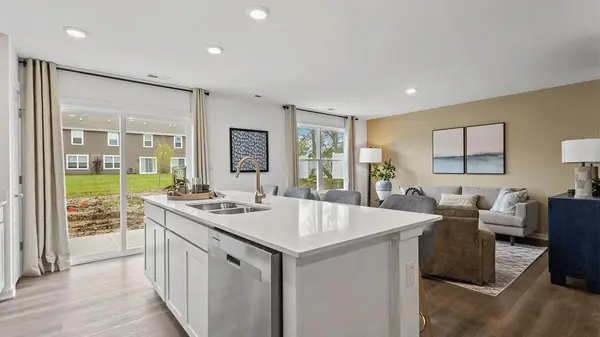470 Cressmoor BLVD, Hobart, IN 46342