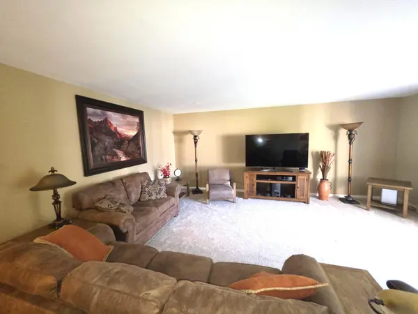 2300 Bordeaux WALK #B2, Highland, IN 46322
