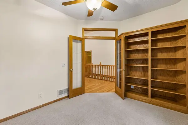 13028 Garvin Brook LN, Apple Valley, MN 55124