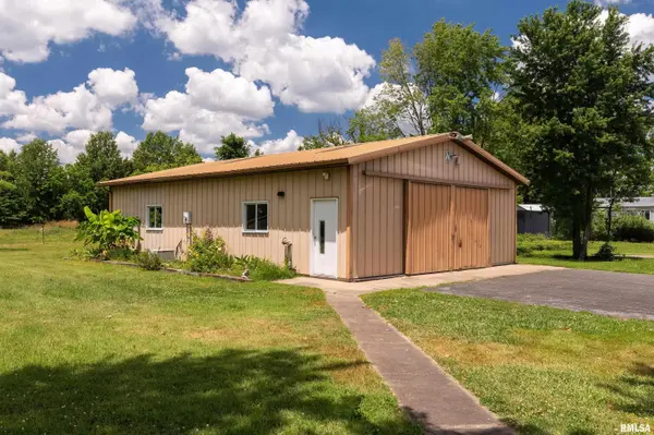1000 N Pentecost DR, Marion, IL 62959