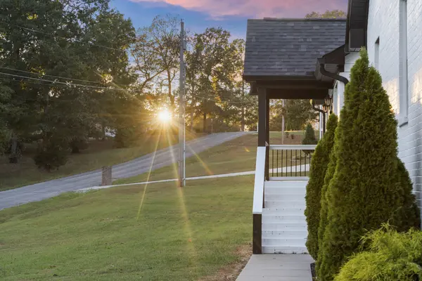 10029 Charleston Dr, Lyles, TN 37098