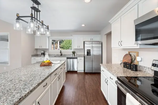 10029 Charleston Dr, Lyles, TN 37098