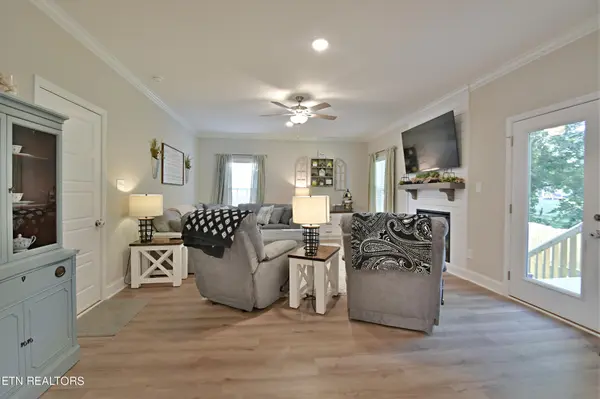 7640 Honey Oaks Rd, Corryton, TN 37721