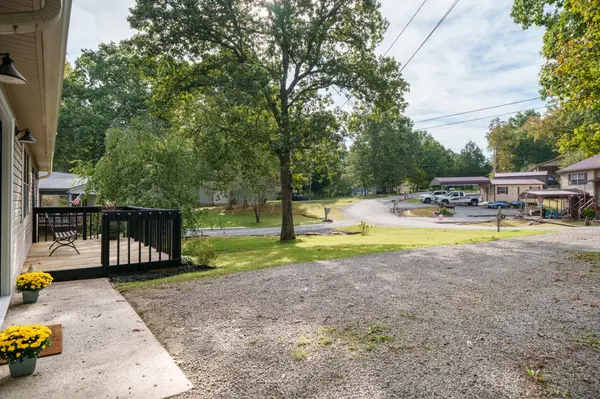 240 Birchwood Dr, Crossville, TN 38555
