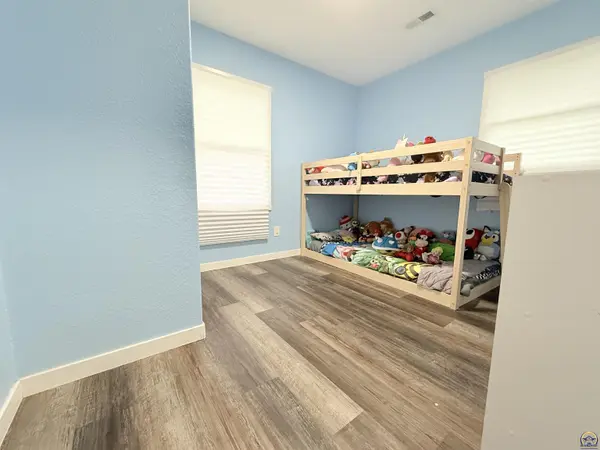 925 S Garfield St, Junction City, KS 66441