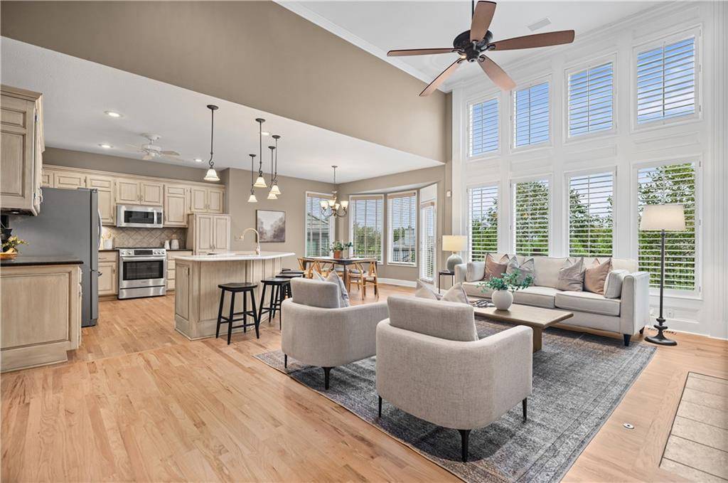20306 W 99th TER, Lenexa, KS 66220