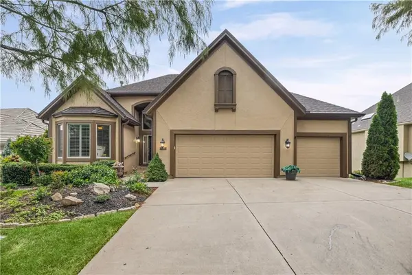20306 W 99th TER, Lenexa, KS 66220