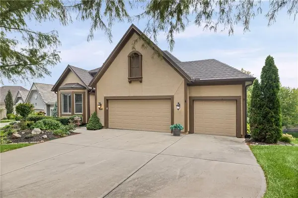 20306 W 99th TER, Lenexa, KS 66220