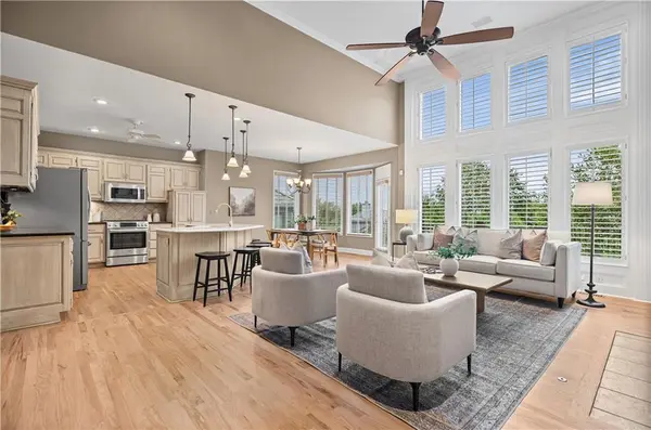 20306 W 99th TER, Lenexa, KS 66220