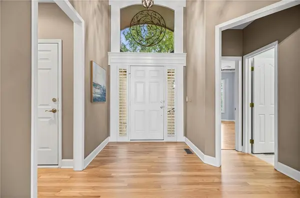 20306 W 99th TER, Lenexa, KS 66220