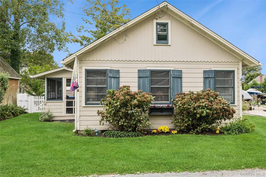 43 Kirby LN, Jamesport, NY 11901