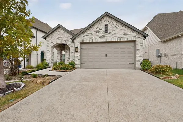 1636 Whispering Meadow Drive, Van Alstyne, TX 75495