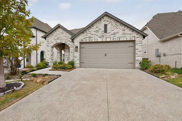 1636 Whispering Meadow Drive, Van Alstyne, TX 75495