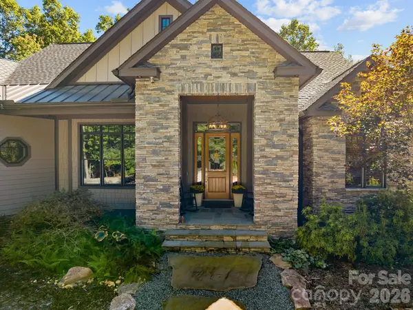 359 New Castle RD, Brevard, NC 28712