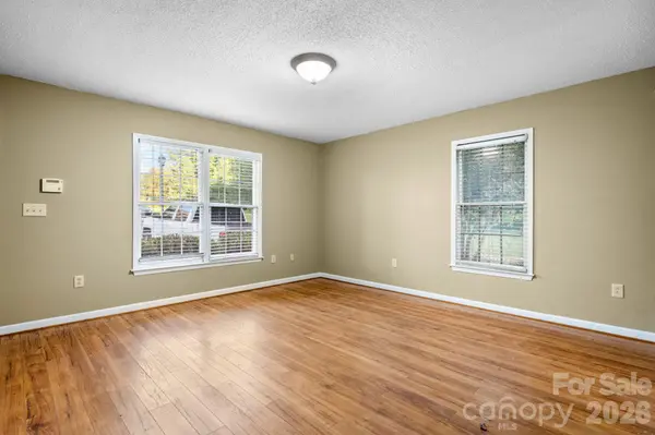2433 1st ST NW #22, Hickory, NC 28601