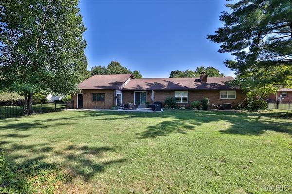 124 Drake CT, Edwardsville, IL 62025