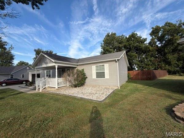 937 W Maple ST, Nashville, IL 62263
