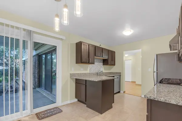 309 Maplewood CT #D1, Schaumburg, IL 60193