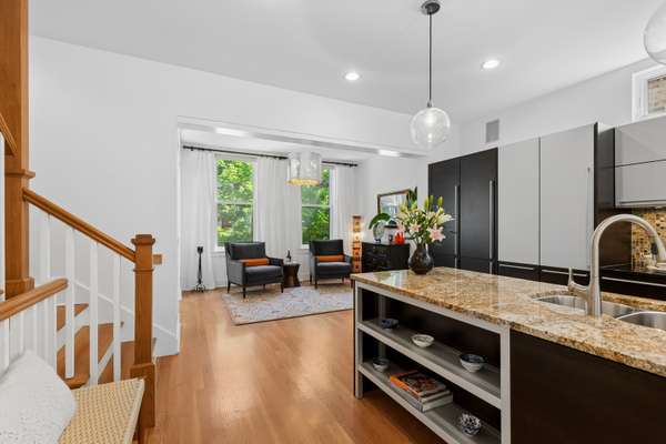 1728 N Hudson AVE, Chicago, IL 60614