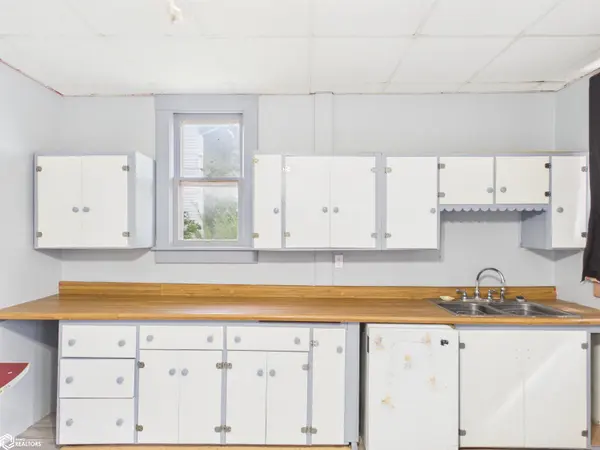 315 W Jackson ST, Sigourney, IA 52591
