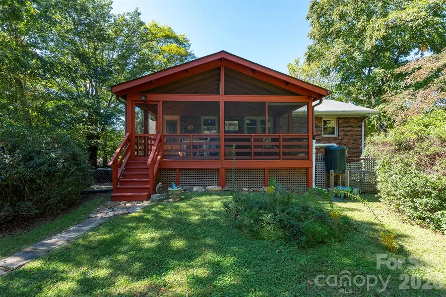 824 N Cherokee AVE, Black Mountain, NC 28711