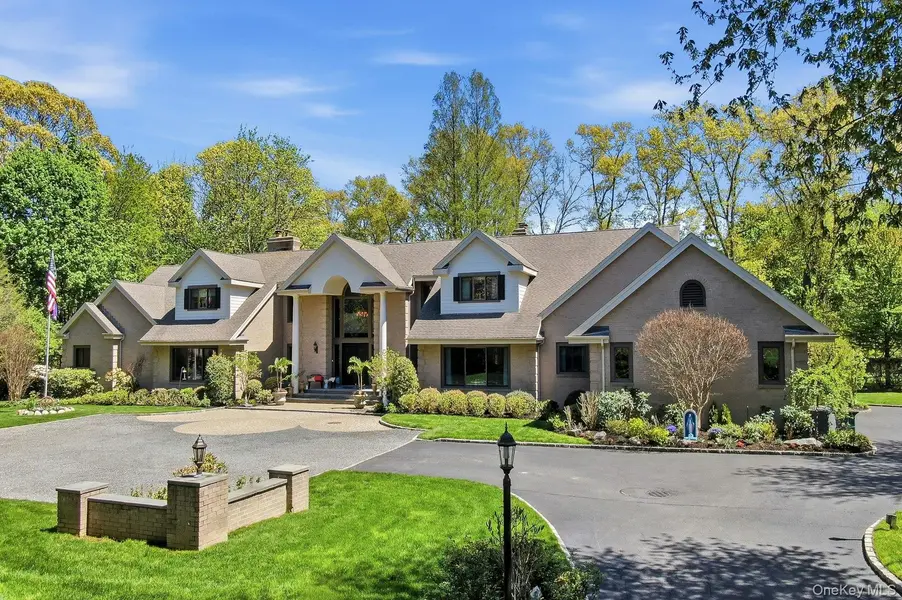 10 Fox Meadow LN, Lloyd Harbor, NY 11743