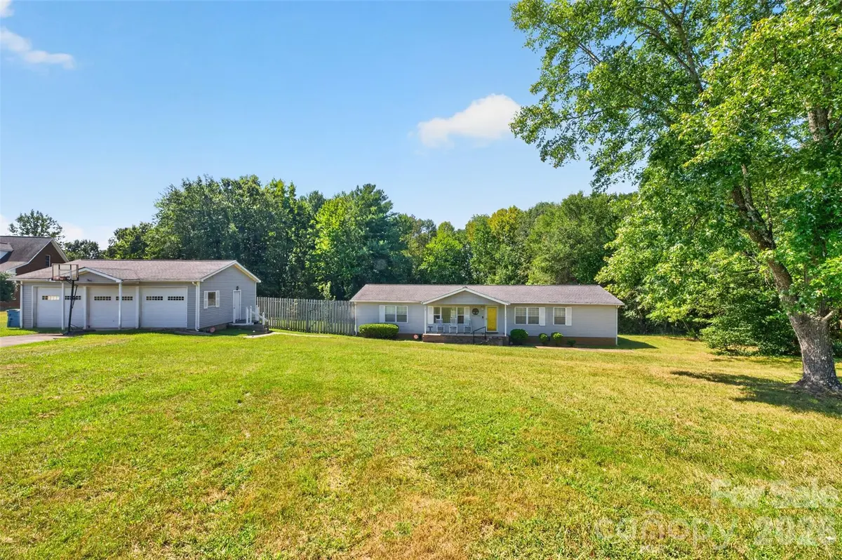 455 Hubbard RD, Hickory, NC 28601