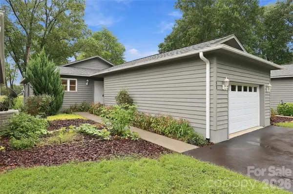 53 Southern Fairway CT #D2, Etowah, NC 28729