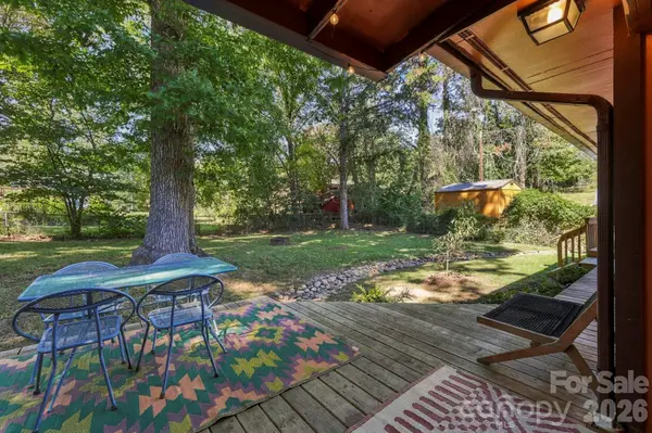 16 Melton DR, Asheville, NC 28805
