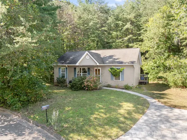 40 Rocking Porch LN, Asheville, NC 28805